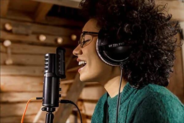 Découvrez notre test détaillé du beyerdynamic DT 770 Pro 80 Ohm, le casque audio studio professionnel idéal pour la production musicale et le monitoring audio.