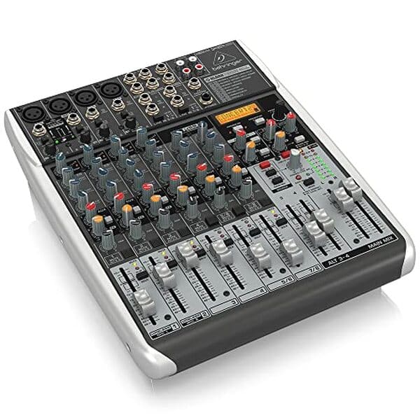 Découvrez notre test détaillé de la Behringer XENYX QX1204USB : performances audio, fonctionnalités professionnelles et verdict sur cette console de mixage USB polyvalente.
