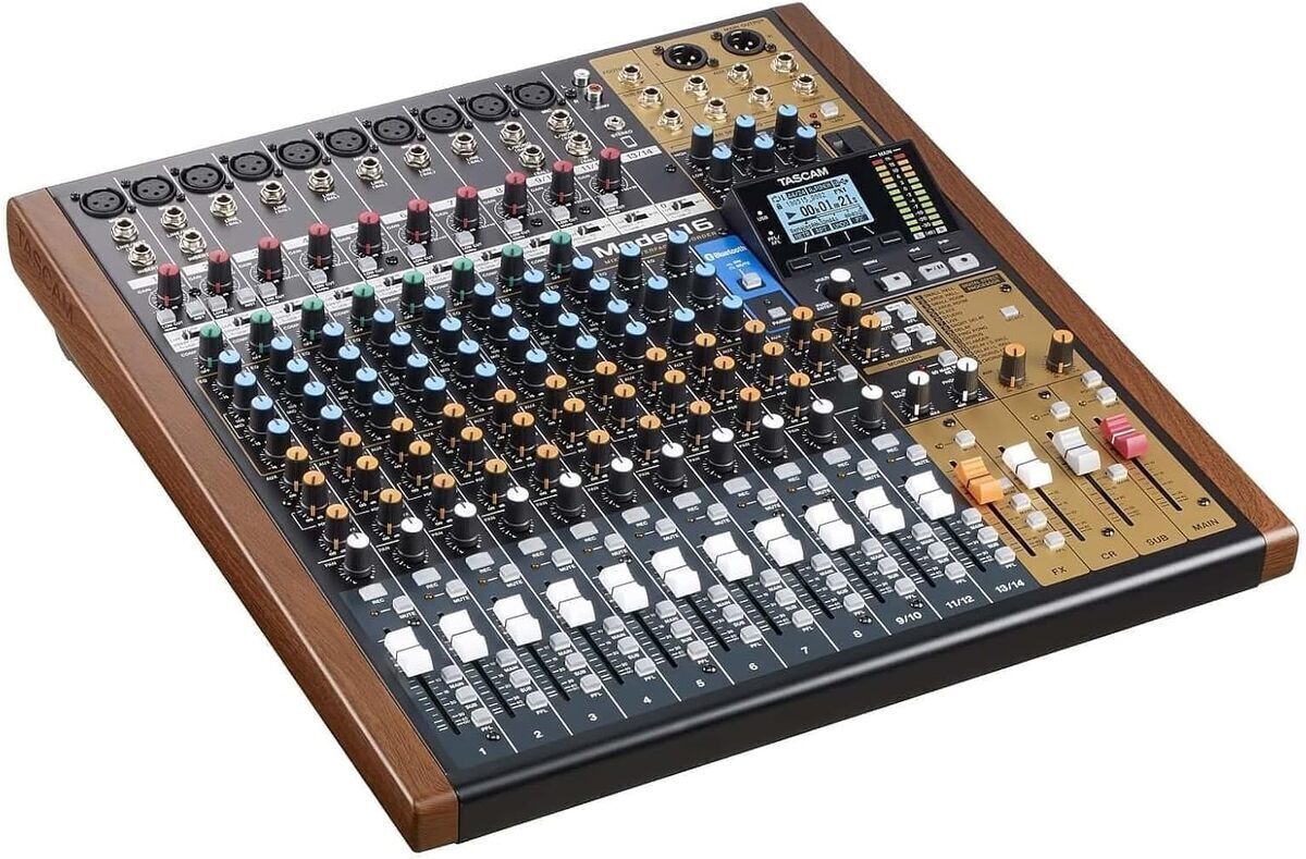 Test du TASCAM Modèle 16 : studio de mixage tout-en-un