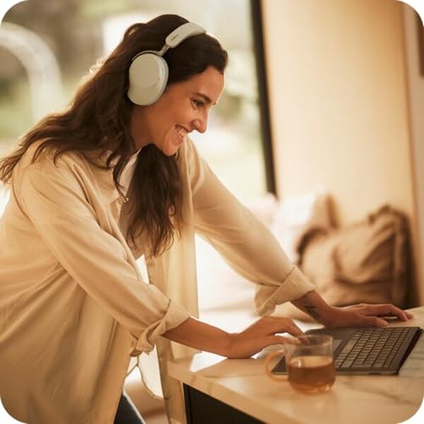 Découvrez notre test détaillé du Jabra Evolve3 85 : un casque bluetooth avec annulation de bruit active idéal pour le travail et les appels professionnels. 